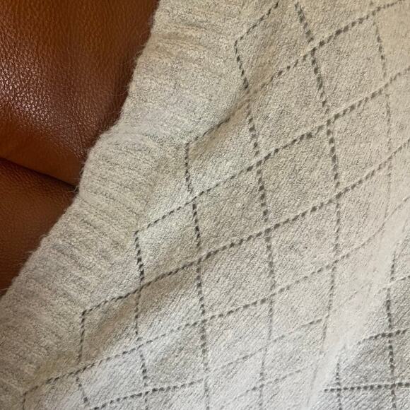 Roca Home luxury wool blend throw blanket - Picture 5 of 7